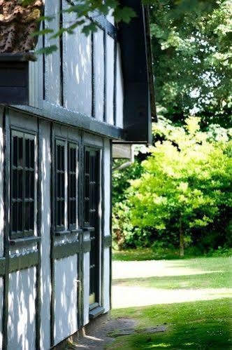 Tolroy Manor Holiday Park Хейл Экстерьер фото