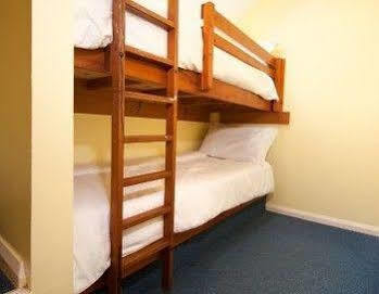Tolroy Manor Holiday Park Хейл Экстерьер фото