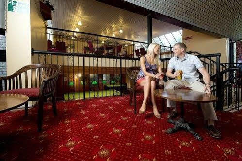 Tolroy Manor Holiday Park Хейл Экстерьер фото