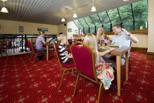 Tolroy Manor Holiday Park Хейл Экстерьер фото